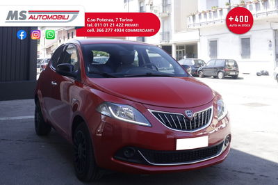 Lancia Ypsilon 1.0 FireFly 5 porte S&S Hybrid Ecochic Silver usata