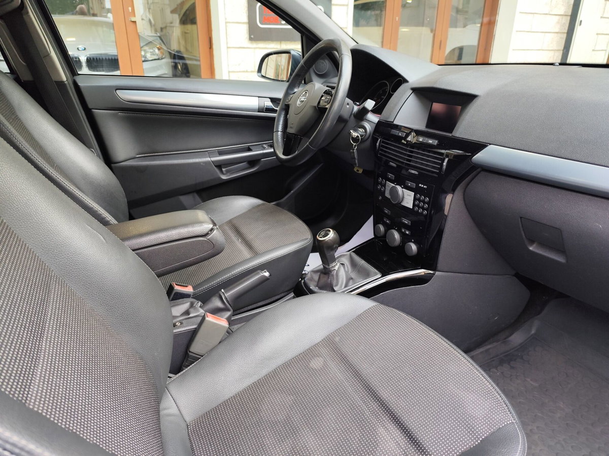 Opel Astra 1.7 CDTI 110CV 5 porte Cosmo (11)