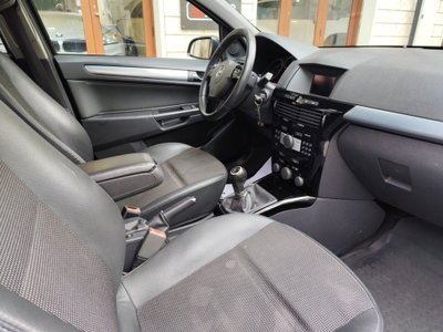 Opel Astra 1.7 CDTI 110CV 5 porte Cosmo (11)