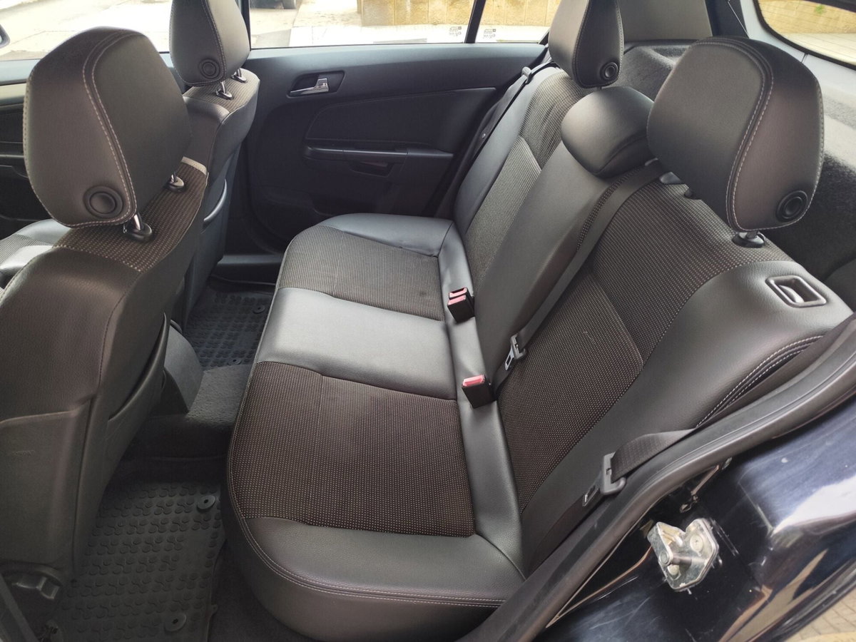 Opel Astra 1.7 CDTI 110CV 5 porte Cosmo (16)
