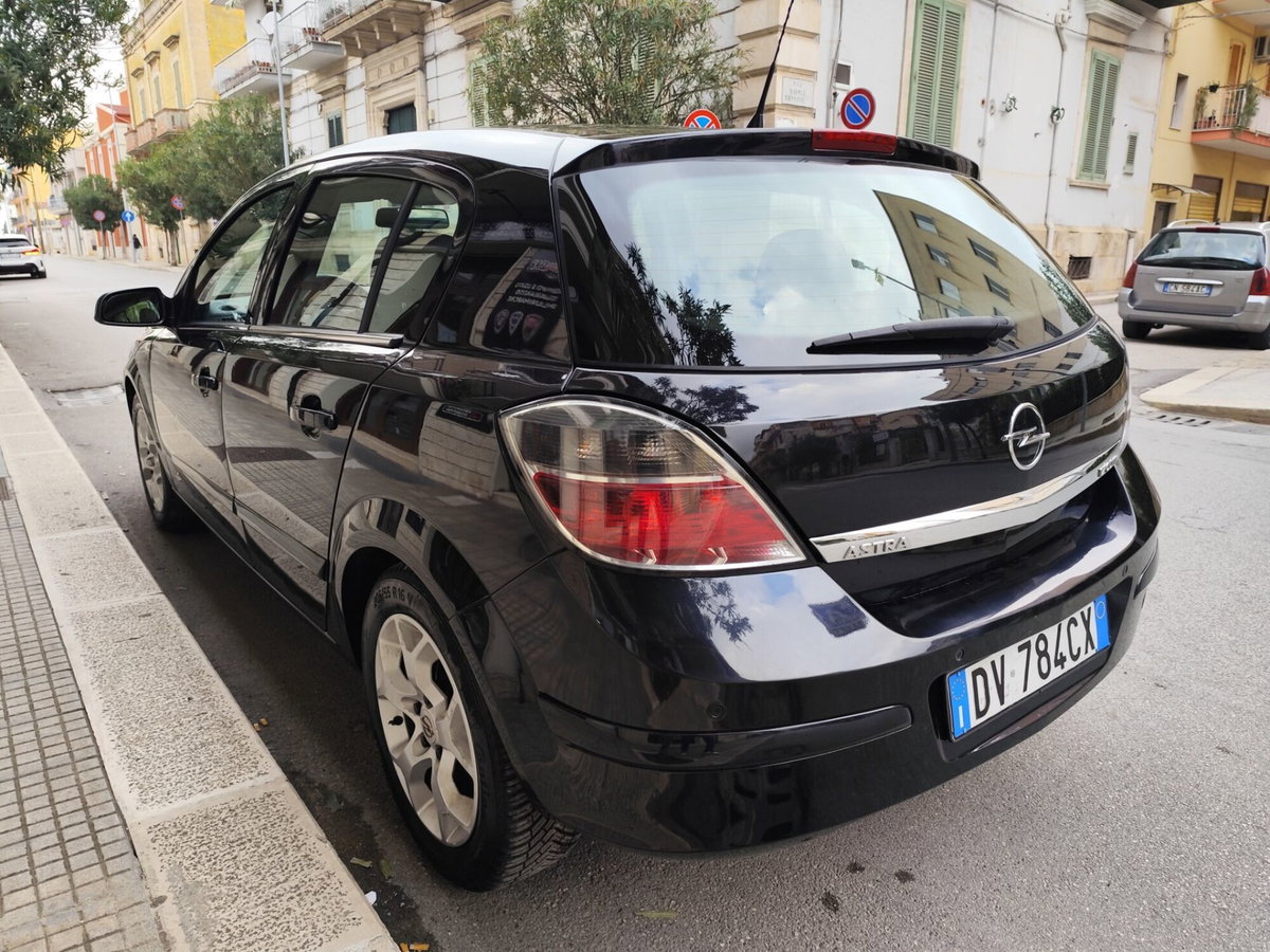 Opel Astra 1.7 CDTI 110CV 5 porte Cosmo (8)