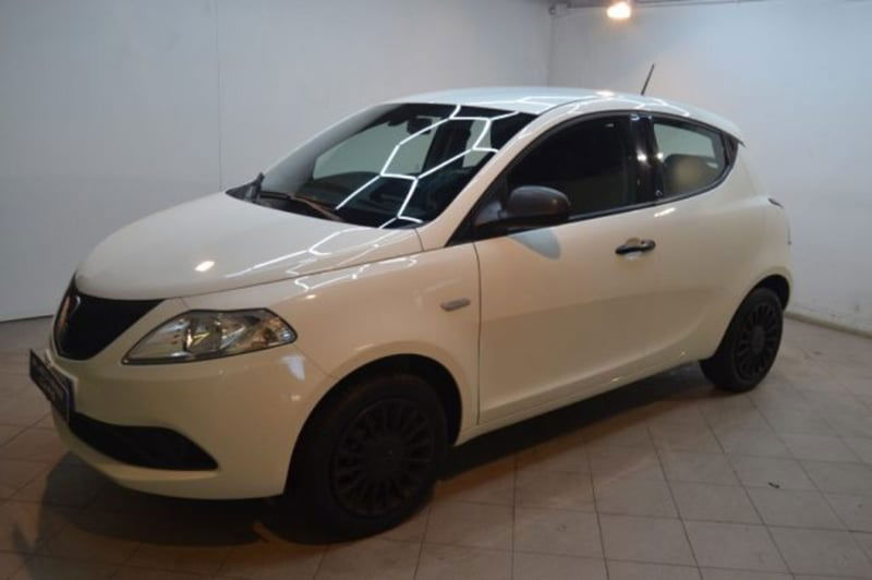 Lancia Ypsilon 1.2 69 CV 5 porte Mya