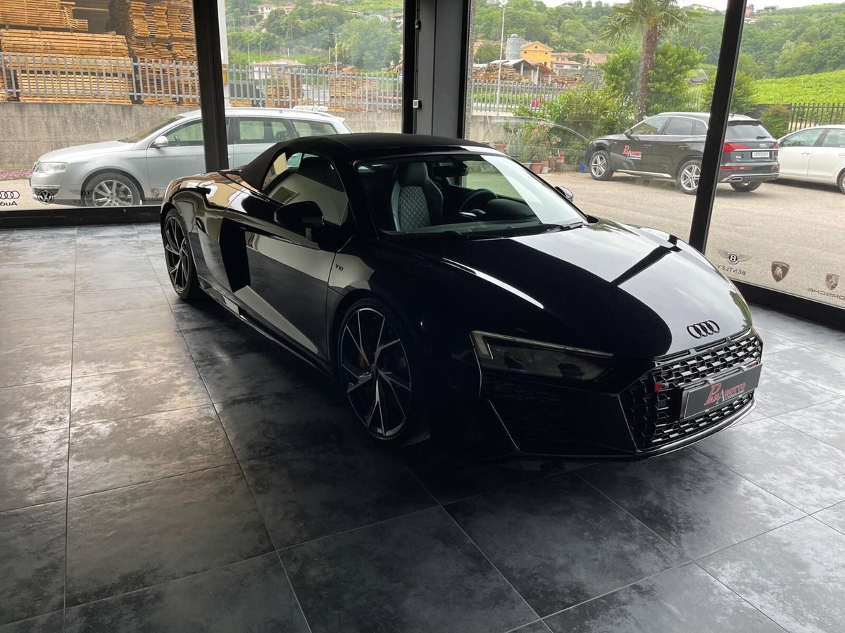 Audi R8 Cabrio Spyder V10 RWD S tronic (2)