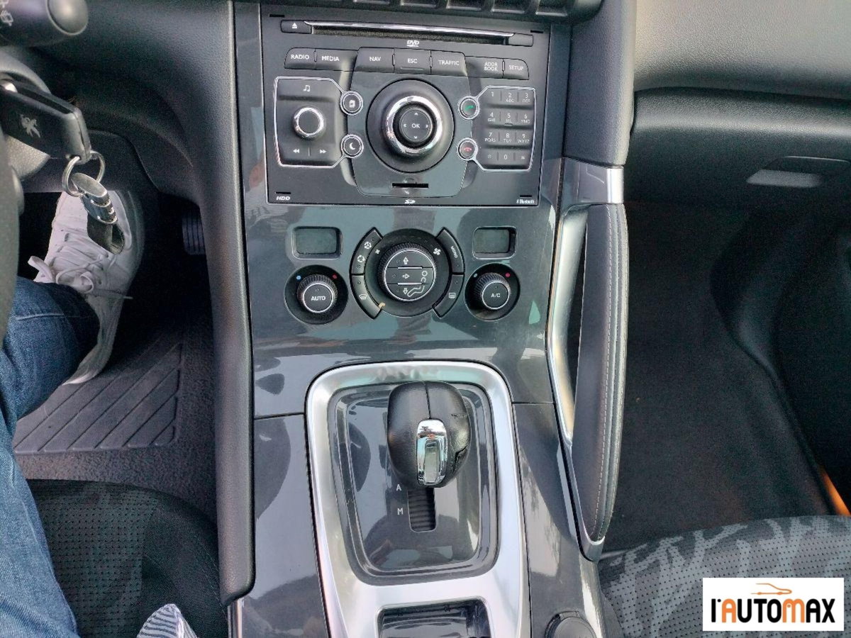 Peugeot 3008 HYbrid4 (10)