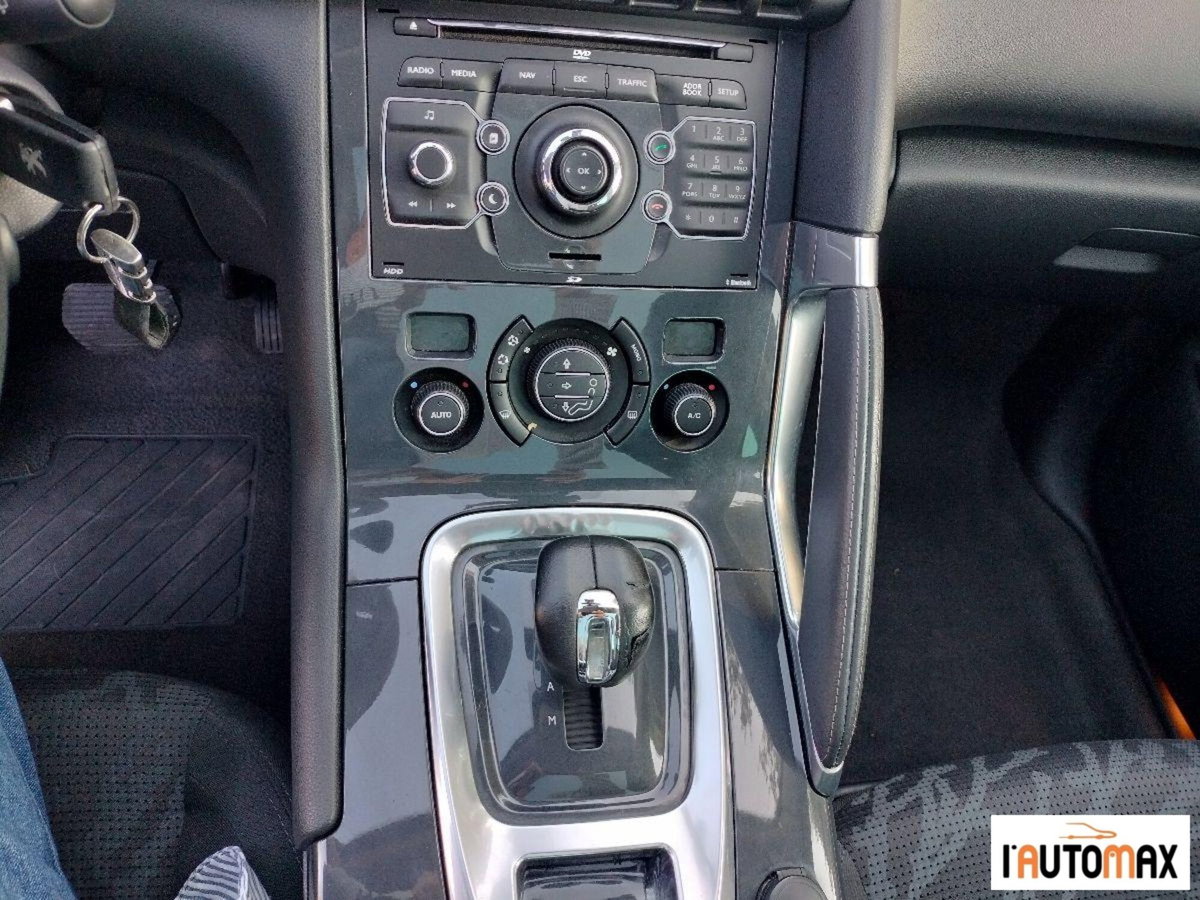 Peugeot 3008 HYbrid4 (11)