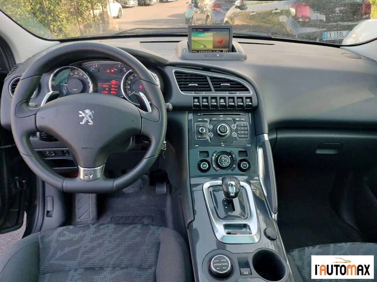 Peugeot 3008 HYbrid4 (14)