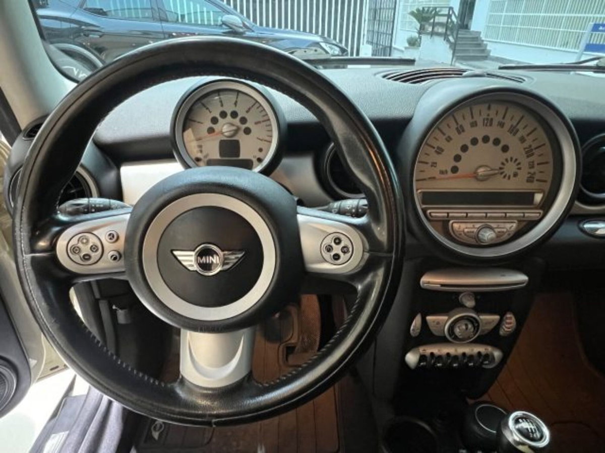 MINI Mini 1.6 16V Cooper D (10)