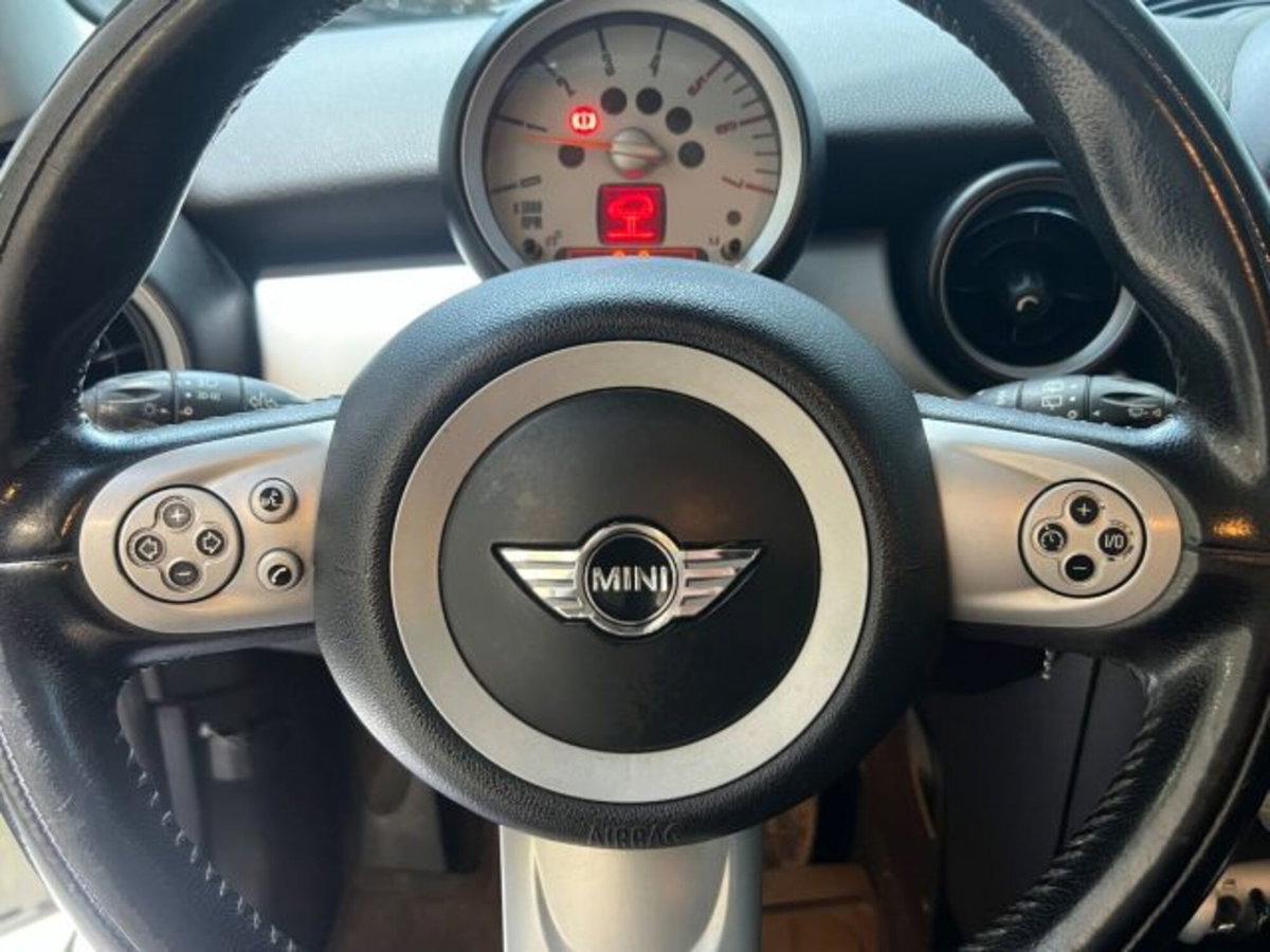MINI Mini 1.6 16V Cooper D (11)