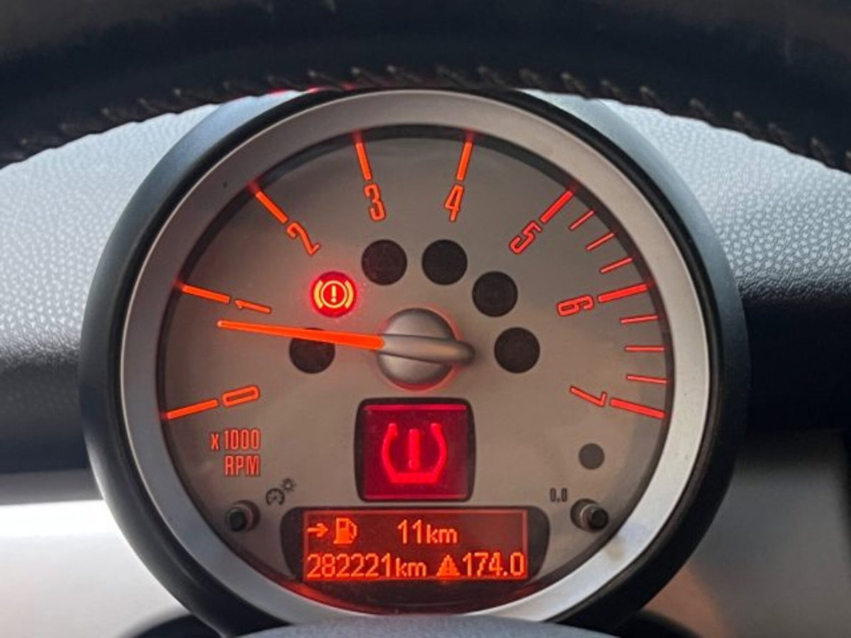 MINI Mini 1.6 16V Cooper D (12)