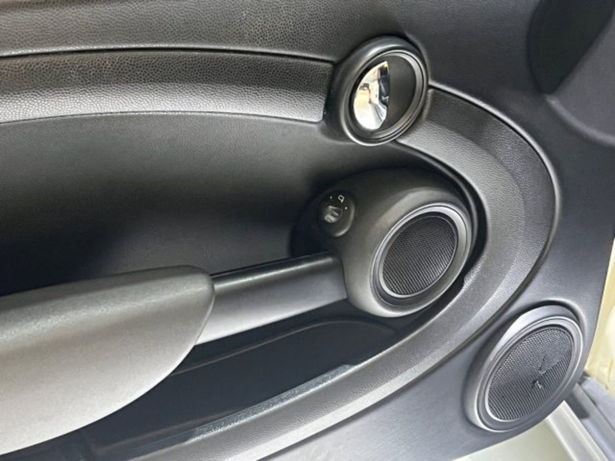 MINI Mini 1.6 16V Cooper D (13)