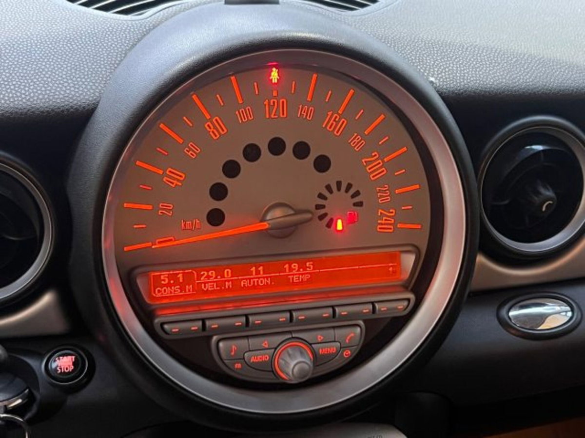 MINI Mini 1.6 16V Cooper D (15)