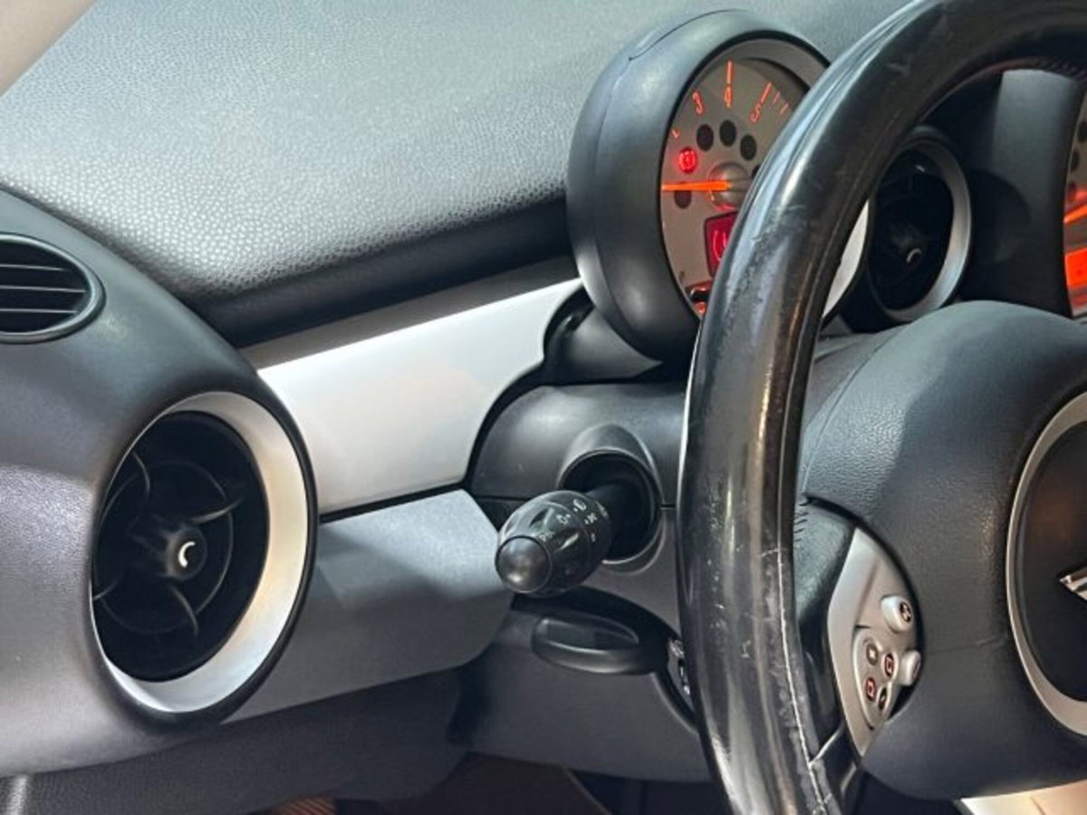 MINI Mini 1.6 16V Cooper D (18)