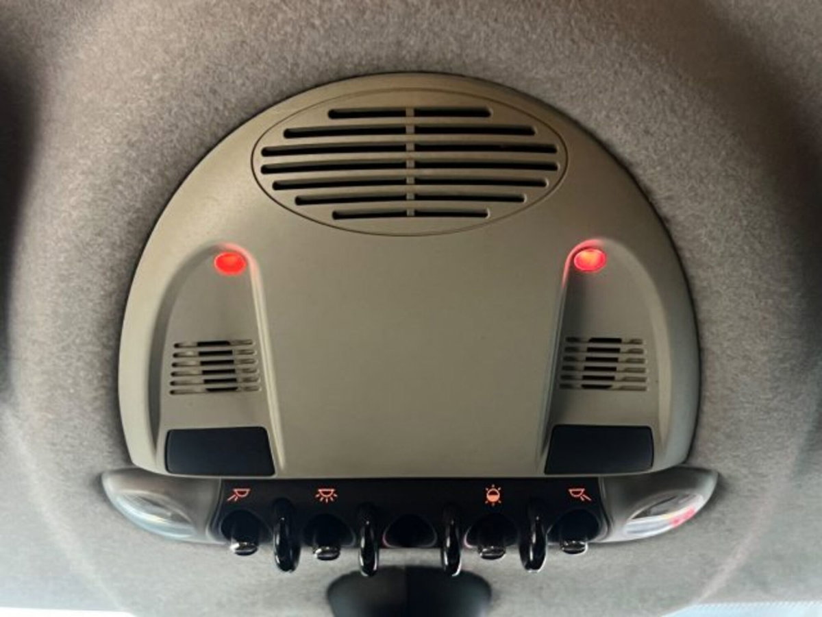 MINI Mini 1.6 16V Cooper D (19)
