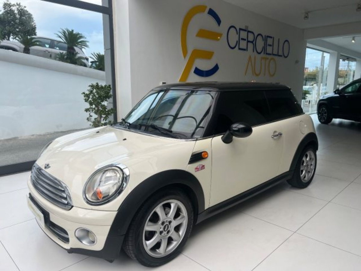 MINI Mini 1.6 16V Cooper D (2)