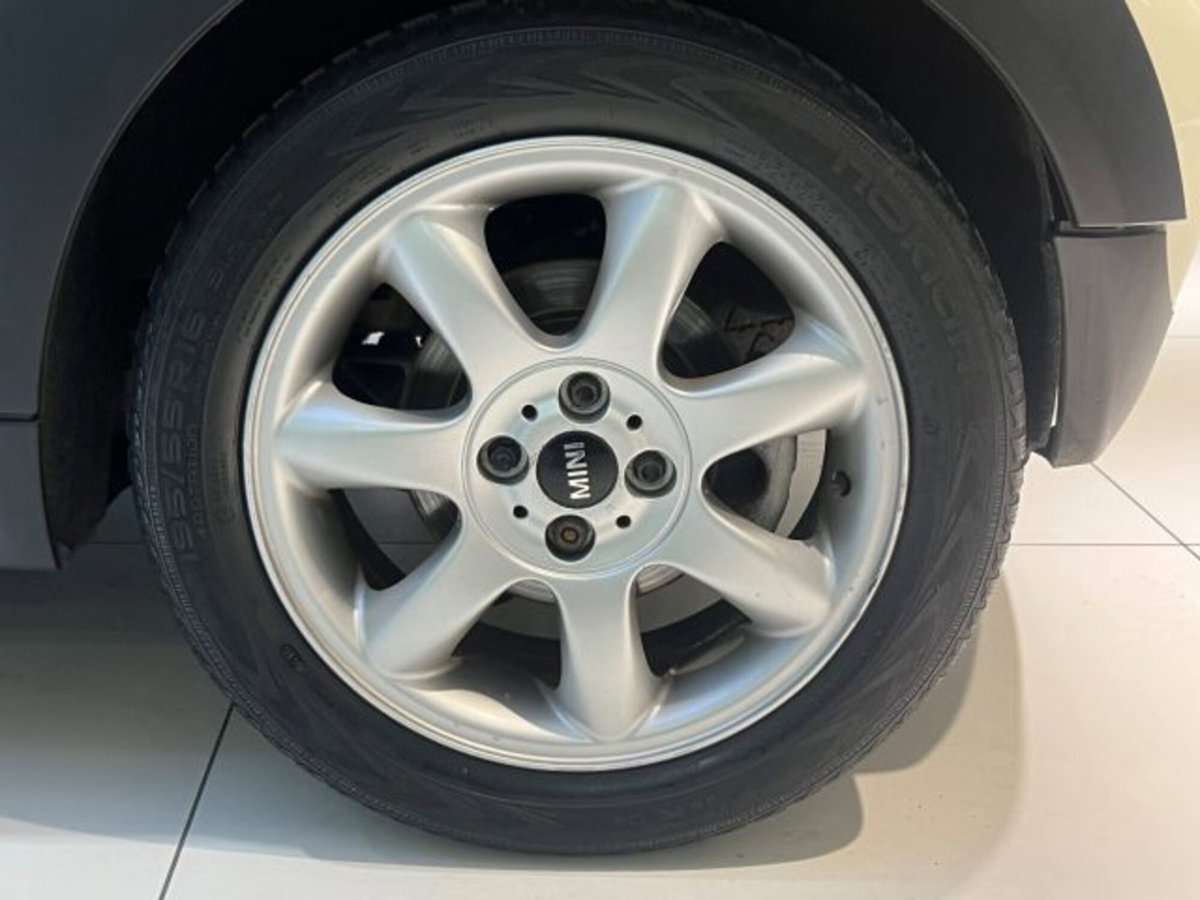 MINI Mini 1.6 16V Cooper D (20)