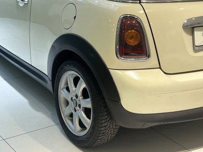 MINI Mini 1.6 16V Cooper D (4)