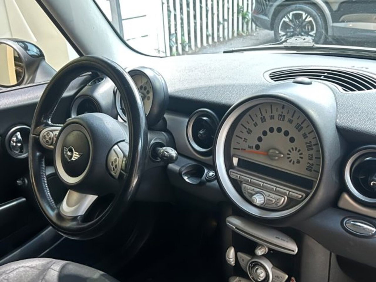 MINI Mini 1.6 16V Cooper D (7)
