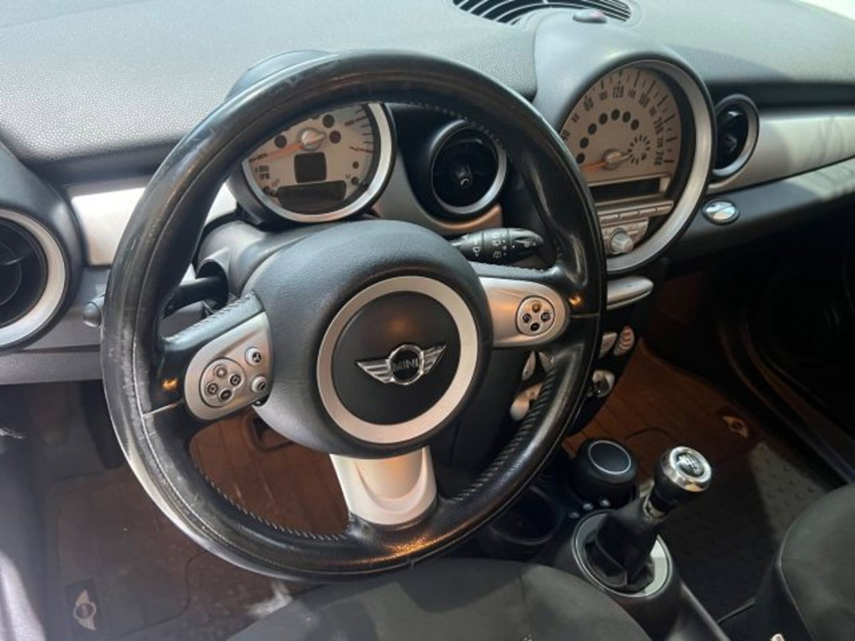 MINI Mini 1.6 16V Cooper D (8)
