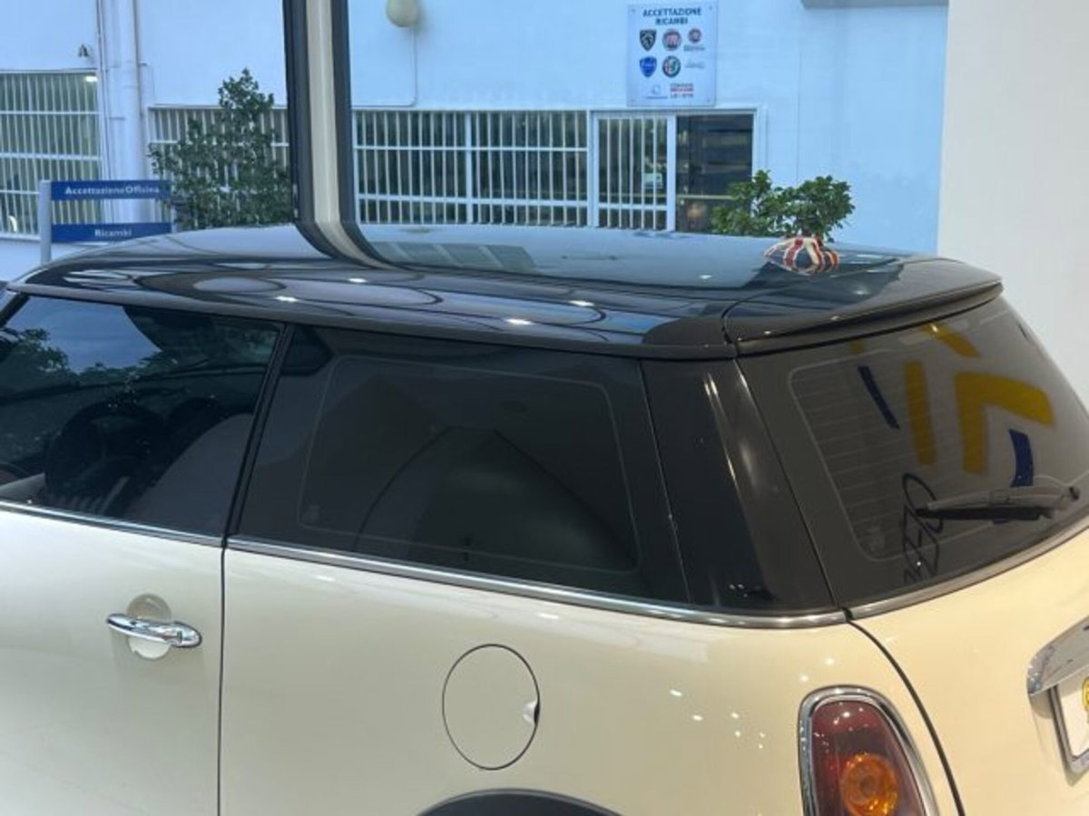 MINI Mini 1.6 16V Cooper D (9)