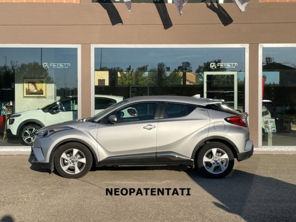 Toyota Toyota C-HR 1.8 Hybrid E-CVT Active