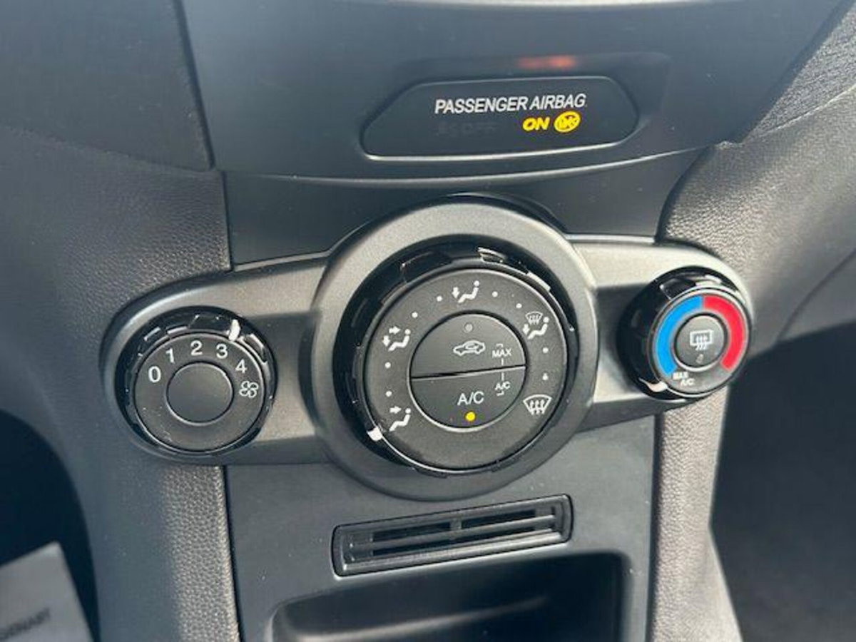Ford Fiesta 1.0 80CV 5 porte (9)