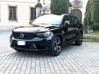 Volvo XC40 B4 AWD automatico Plus Dark usata