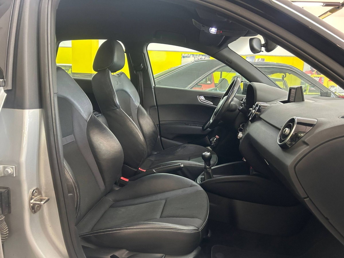 Audi A1 1.6 TDI 105 CV S line edition plus (12)