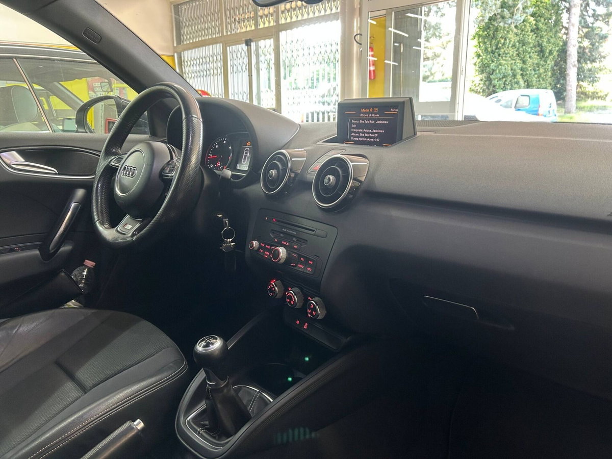 Audi A1 1.6 TDI 105 CV S line edition plus (13)
