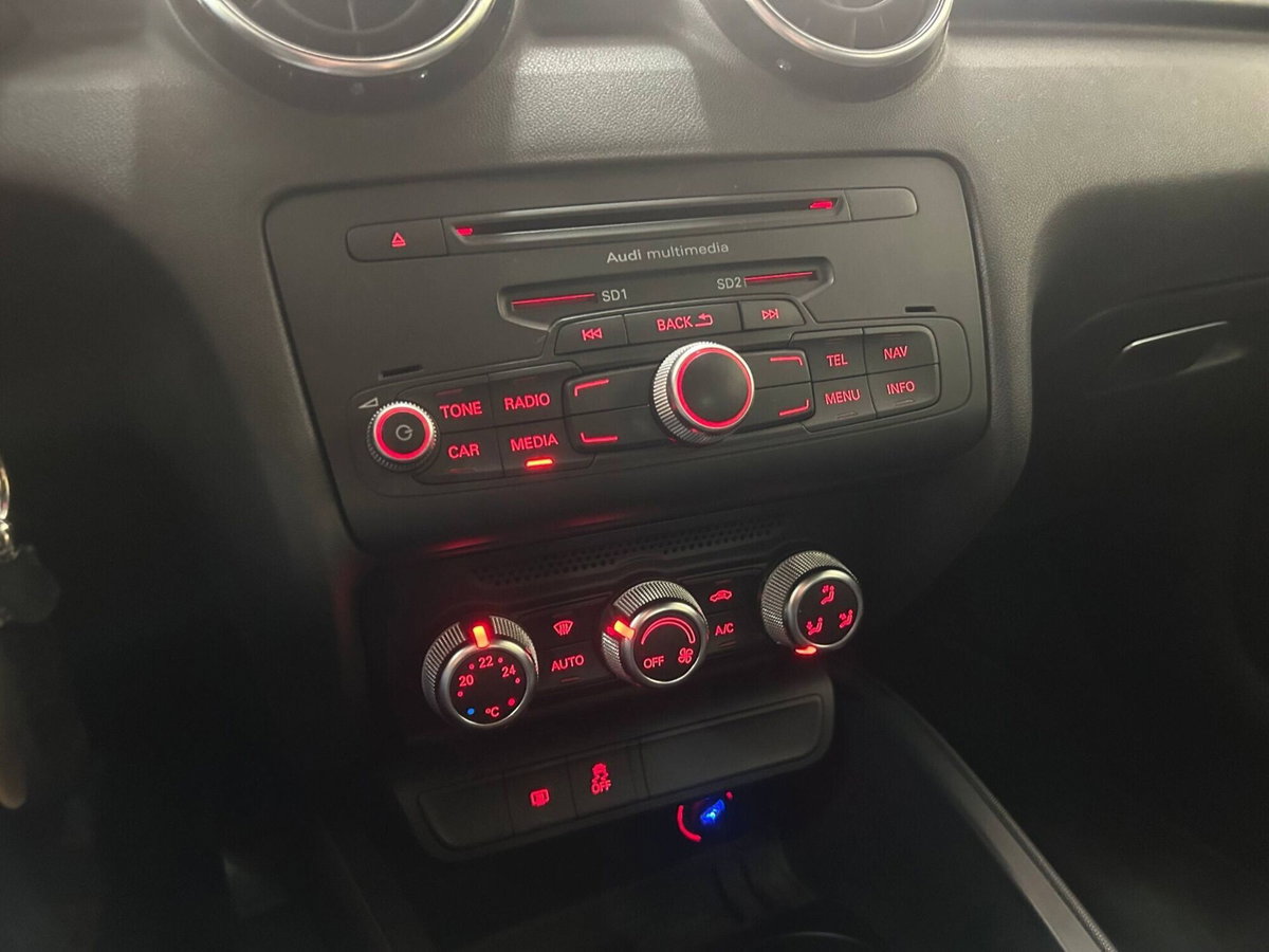 Audi A1 1.6 TDI 105 CV S line edition plus (17)