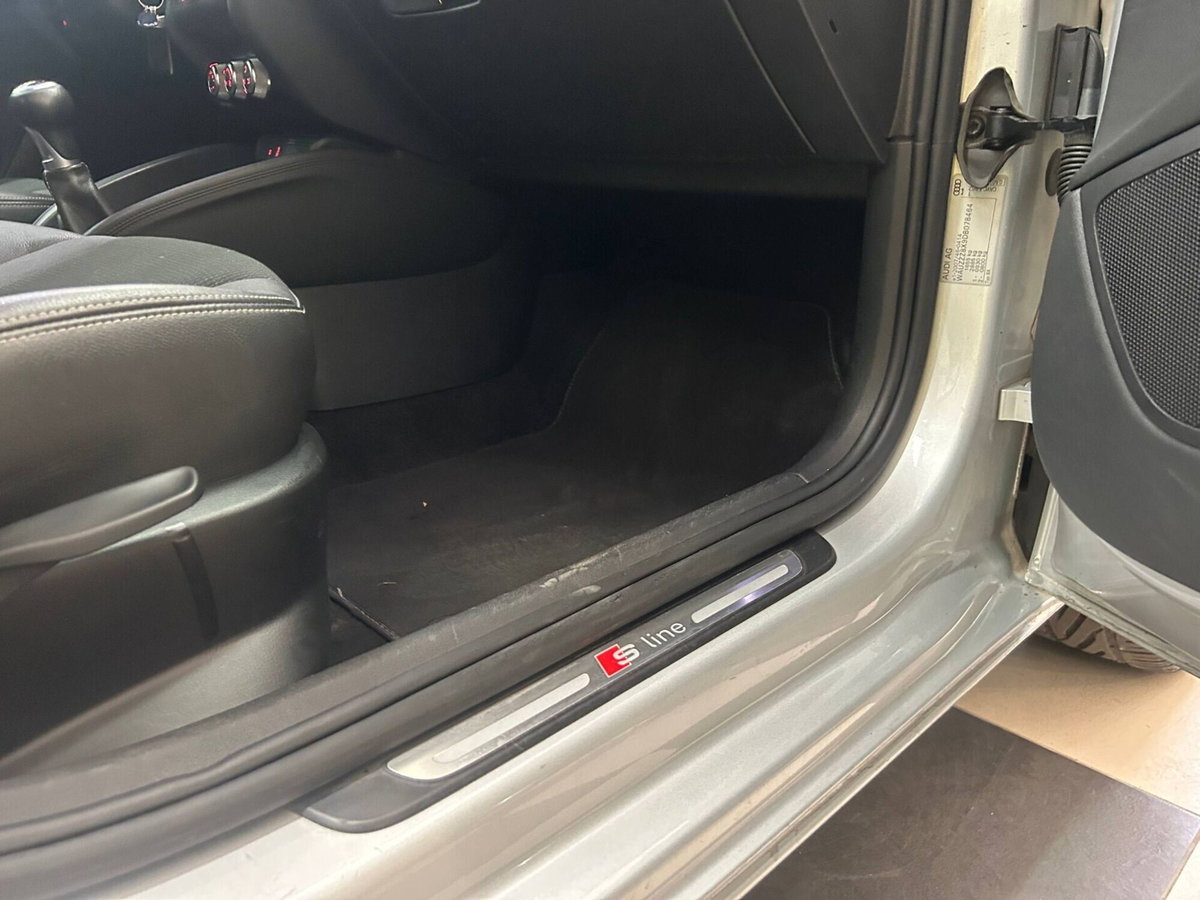 Audi A1 1.6 TDI 105 CV S line edition plus (18)