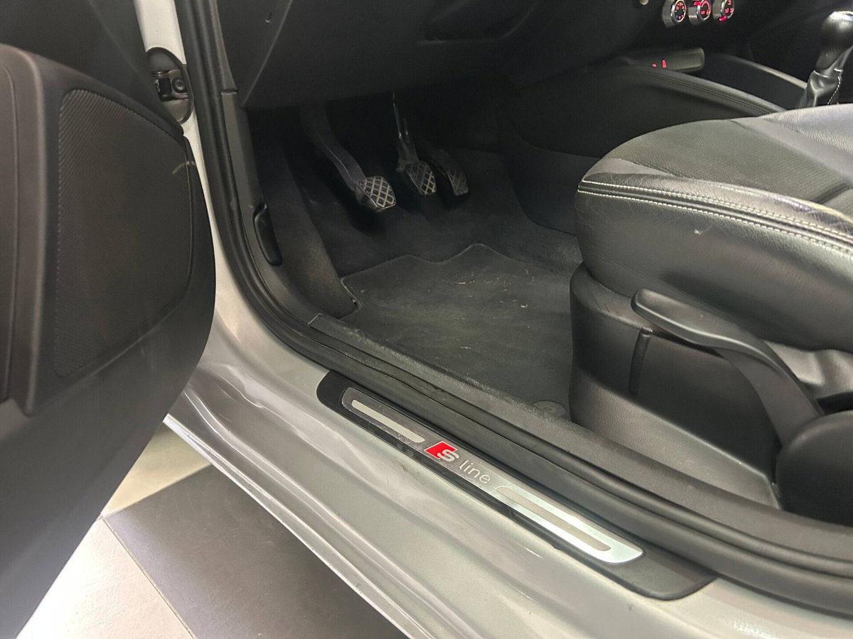 Audi A1 1.6 TDI 105 CV S line edition plus (19)
