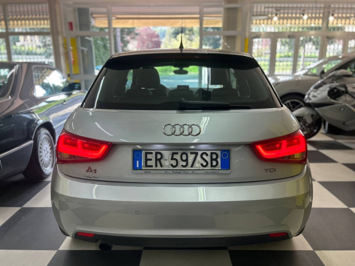 Audi A1 1.6 TDI 105 CV S line edition plus (5)