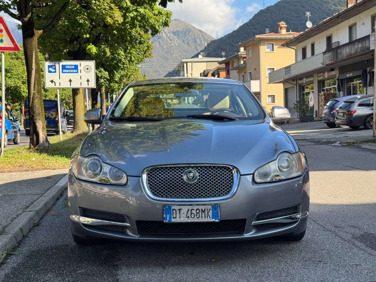Jaguar XF 2.7D V6 Premium Luxury (2)