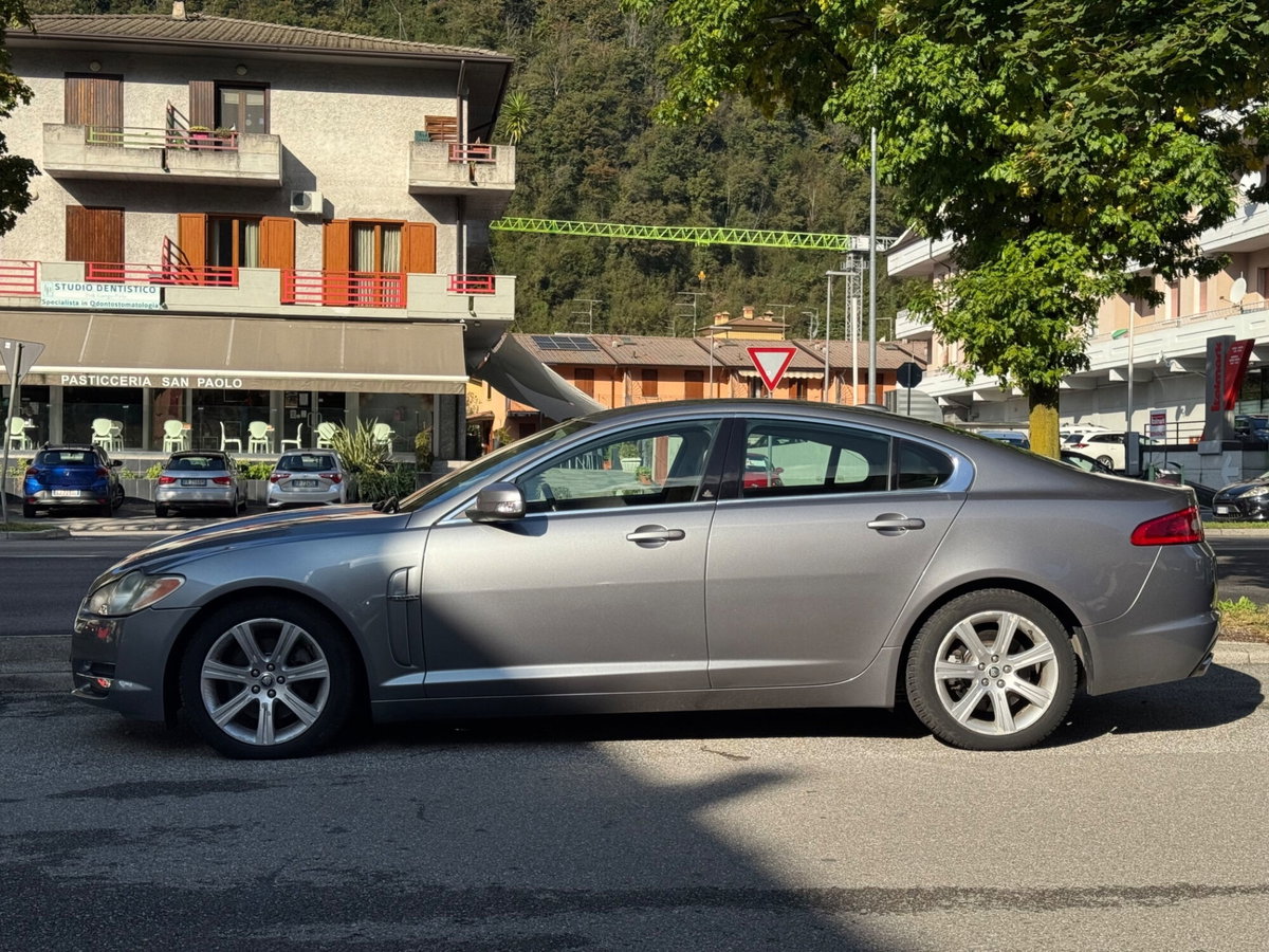 Jaguar XF 2.7D V6 Premium Luxury (5)
