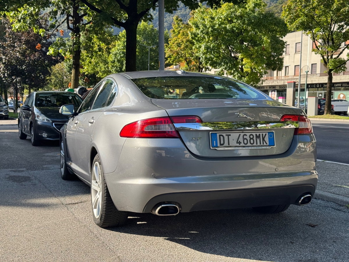 Jaguar XF 2.7D V6 Premium Luxury (6)
