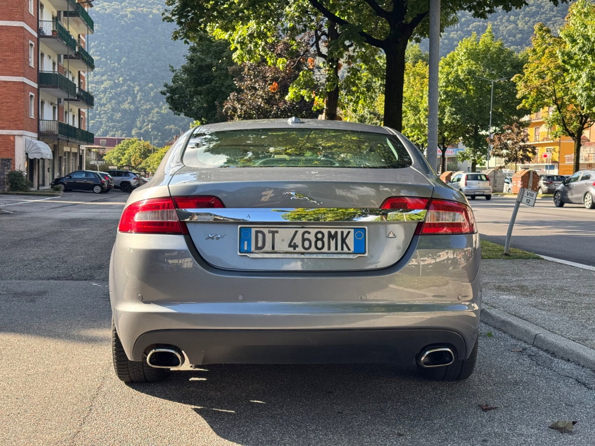 Jaguar XF 2.7D V6 Premium Luxury (7)
