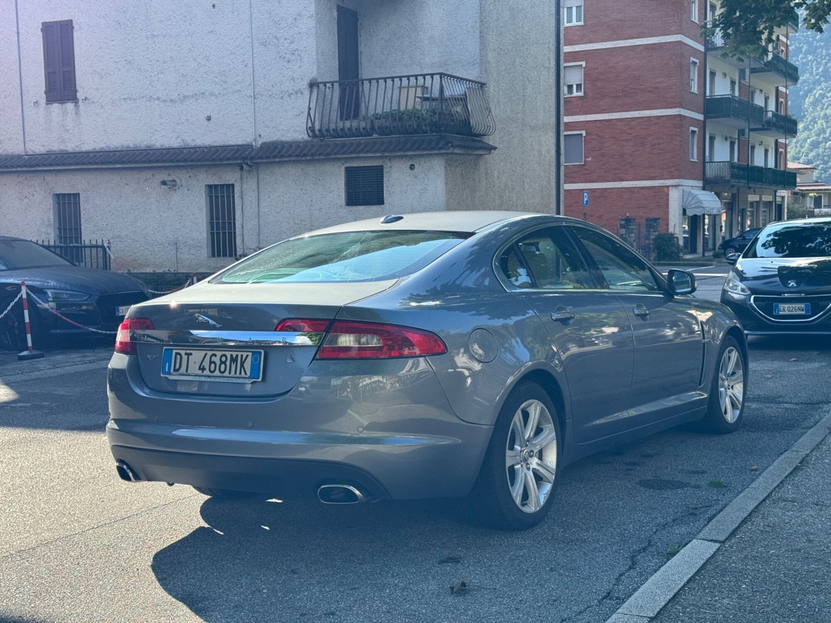 Jaguar XF 2.7D V6 Premium Luxury (8)