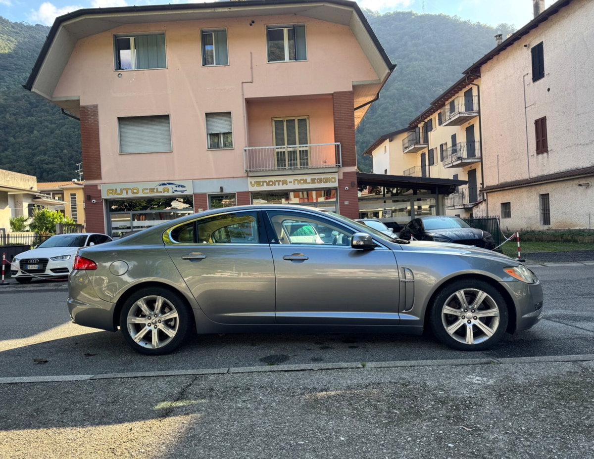 Jaguar XF 2.7D V6 Premium Luxury (9)