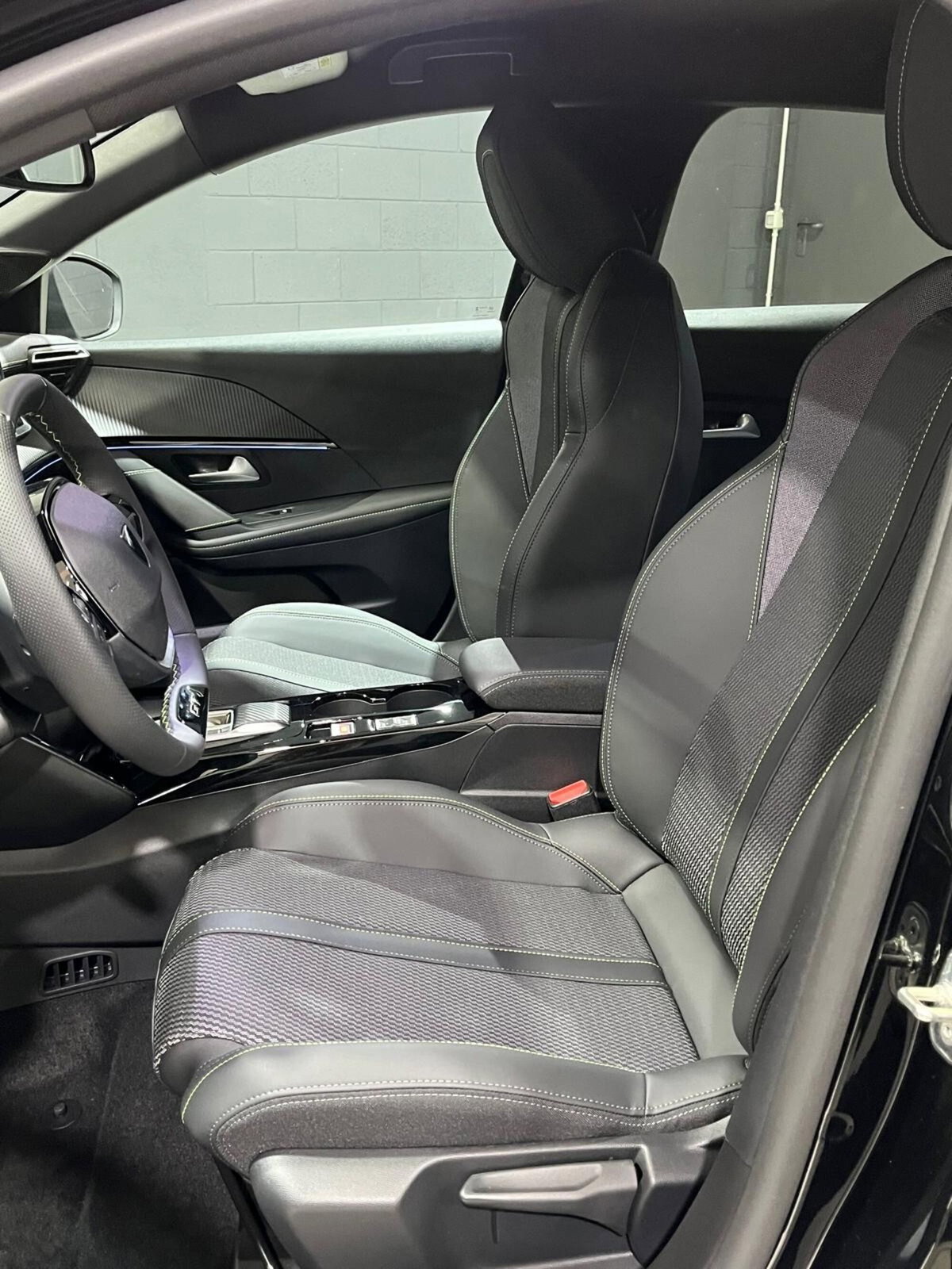 Peugeot 208 PureTech 100 Stop&Start 5 porte GT (17)