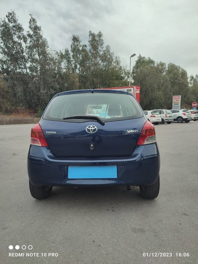 Toyota Yaris 1.D-4D 5 porte (4)