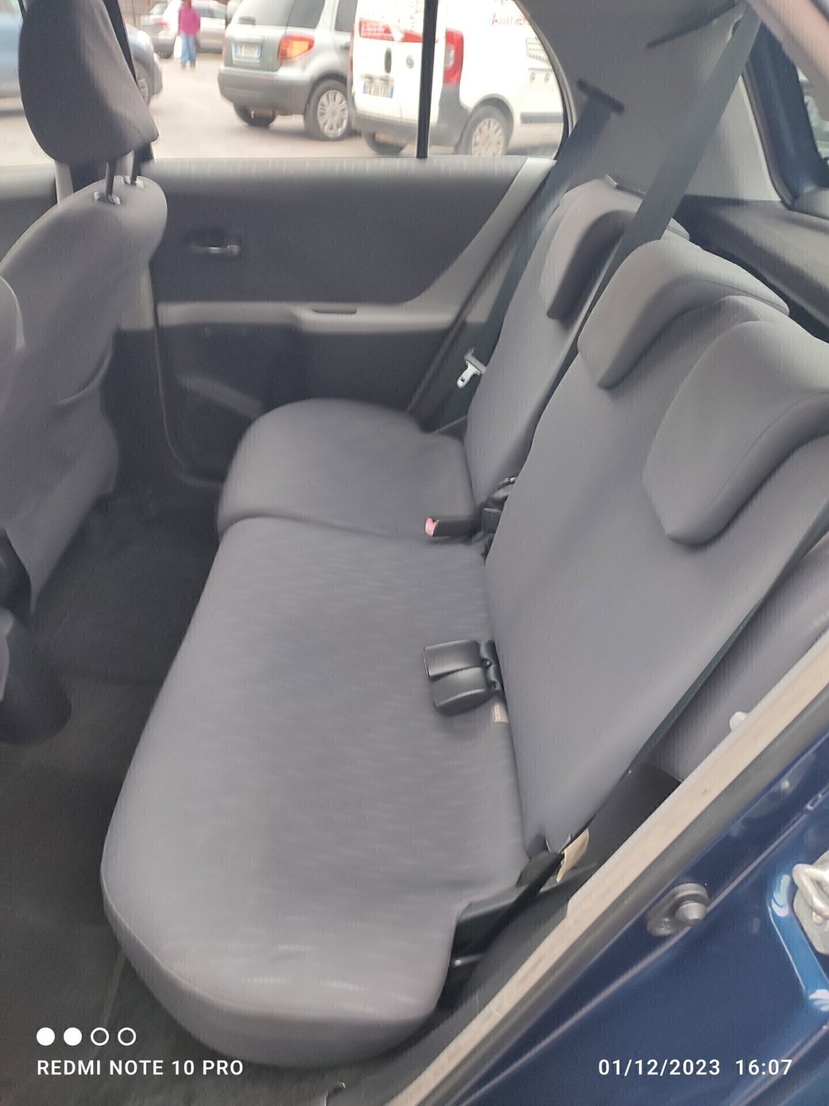 Toyota Yaris 1.D-4D 5 porte (9)