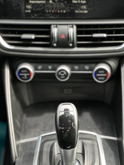 Alfa Romeo Giulia 2.2 Turbodiesel 180 CV AT8 AWD Q4 Executive (9)