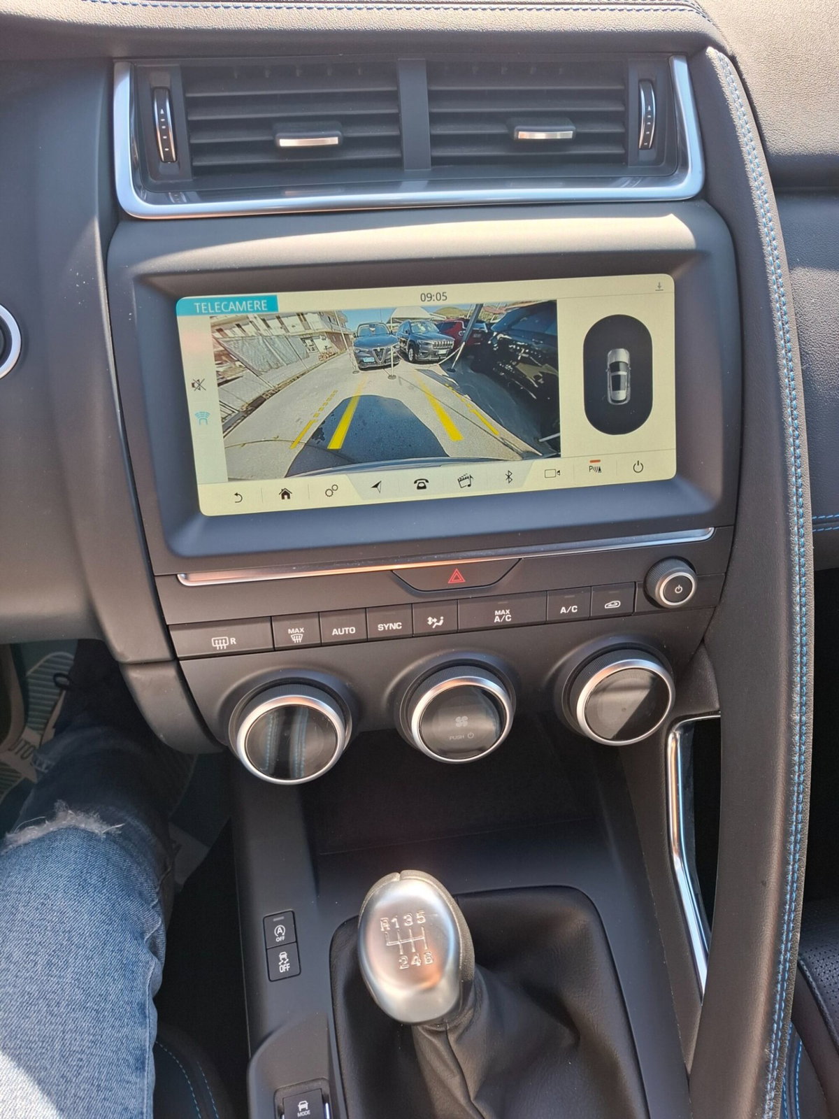 Jaguar E-Pace 2.0D 150 CV R-Dynamic S (10)