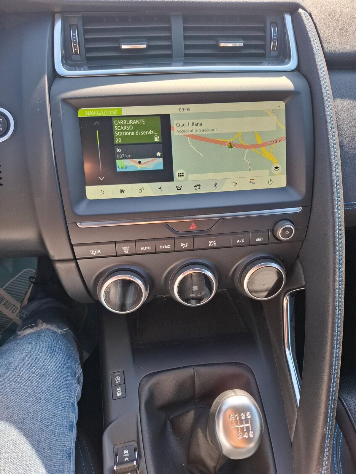 Jaguar E-Pace 2.0D 150 CV R-Dynamic S (9)