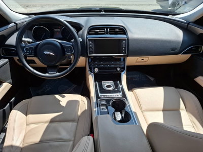 Jaguar XE 2.0 D Turbo 180CV aut. Prestige (5)