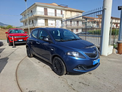 Lancia Ypsilon 1.0 FireFly 5 porte S&S Hybrid Ecochic Silver (2)