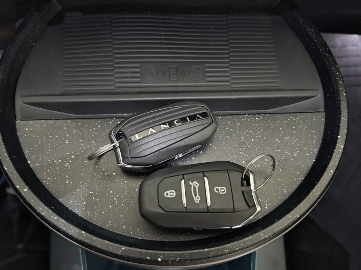 Lancia Ypsilon 51kWh LX (14)