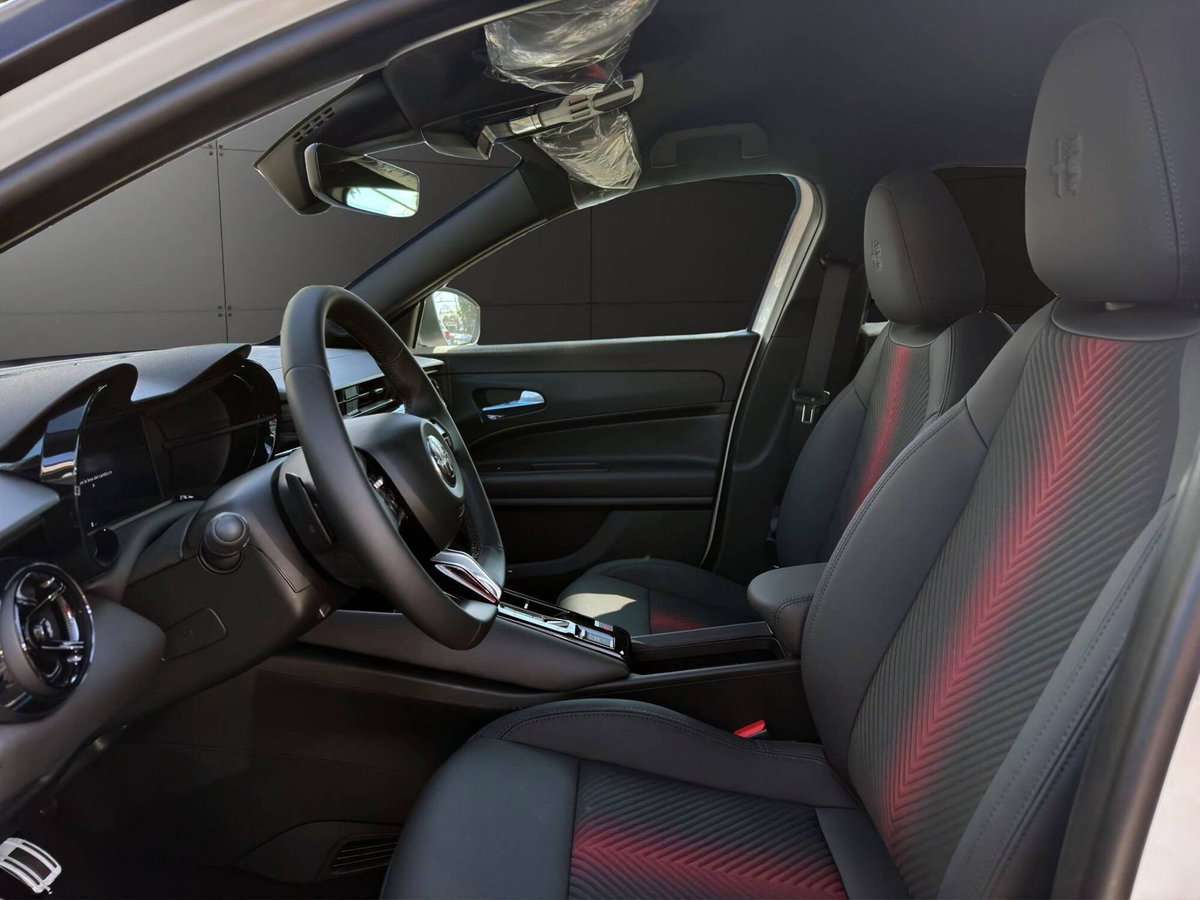 Alfa Romeo Junior 1.2 ibrida Speciale 145cv edct6 (10)