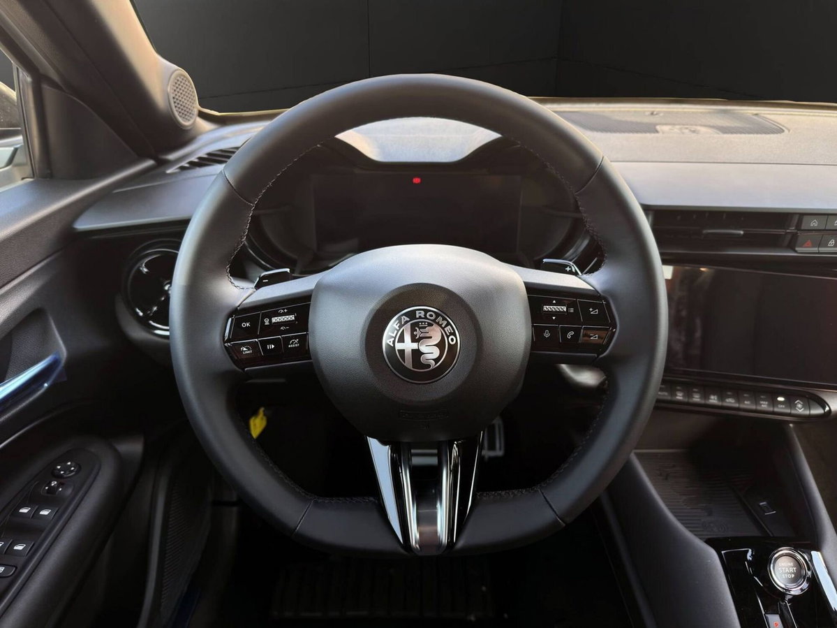 Alfa Romeo Junior 1.2 ibrida Speciale 145cv edct6 (12)