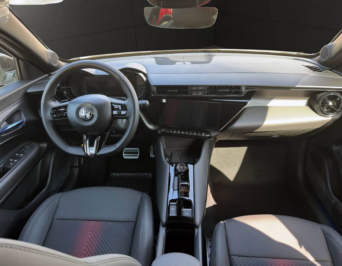 Alfa Romeo Junior 1.2 ibrida Speciale 145cv edct6 (13)